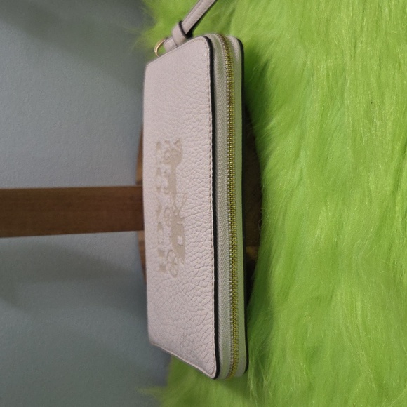 Coach Jes Large Phone Wallet With Horse And Carriage Chalk/Gold F75908 EUC - Picture 8 of 13